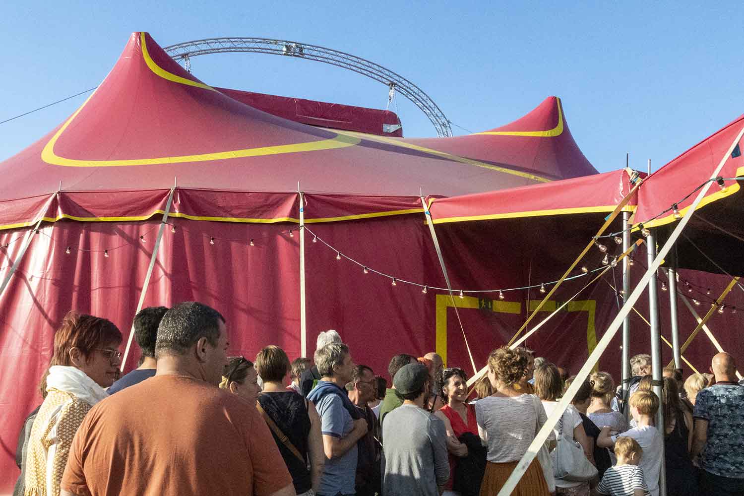 Circus-I-Love-You_CIRCUS-I-LOVE-YOU_Festival-UP!-2020©Janne-Tillö-(3) Circus-I-Love-You_CIRCUS-I-LOVE-YOU_Festival-UP!-2020©Janne-Tillö-(3)